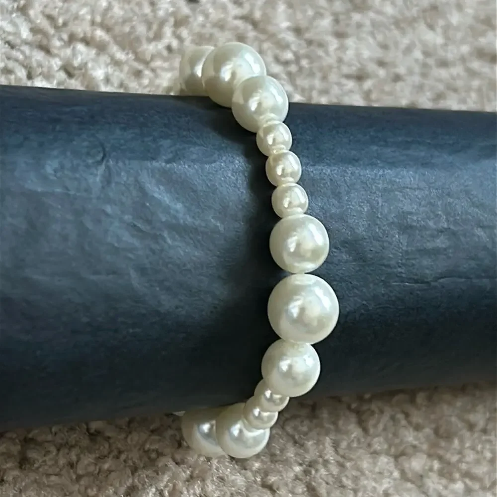 Women’s vintage dainty white beaded faux pearl bracelet one size‎ stretches